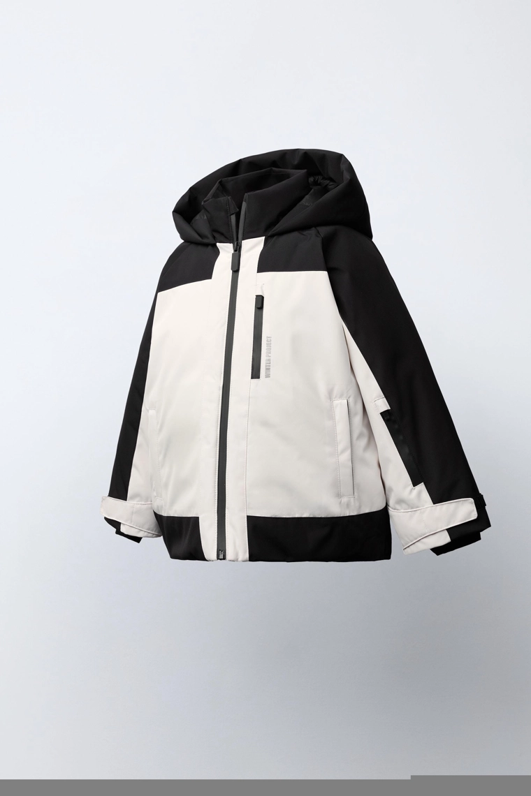 Пуховик с цветными блоками, защищающий от воды и ветра