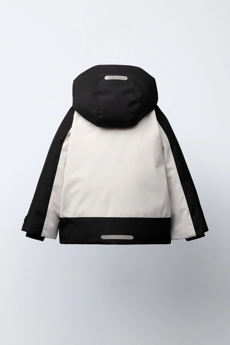 Пуховик с цветными блоками, защищающий от воды и ветра