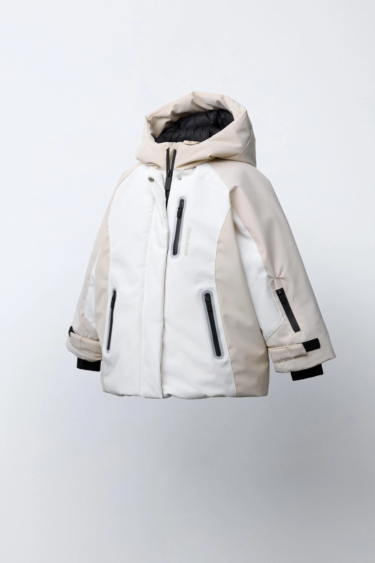 Пуховик с цветными блоками, защищающий от воды и ветра