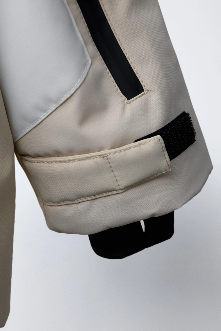 Пуховик с цветными блоками, защищающий от воды и ветра