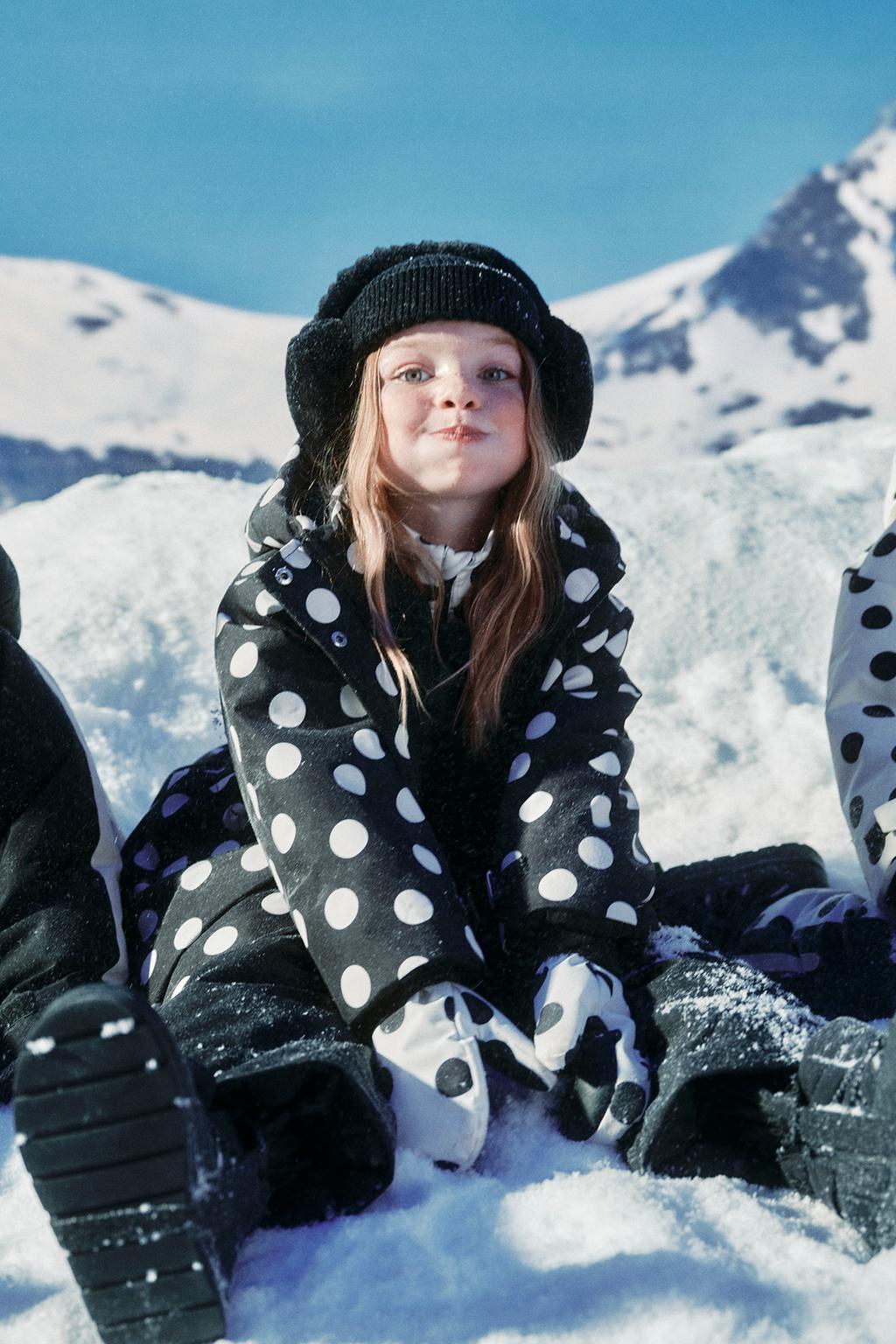 ВОДО- И ВЕТРОНЕПРОНИЦАЕМАЯ ЛЫЖНАЯ КУРТКА В ГОРОШЕК