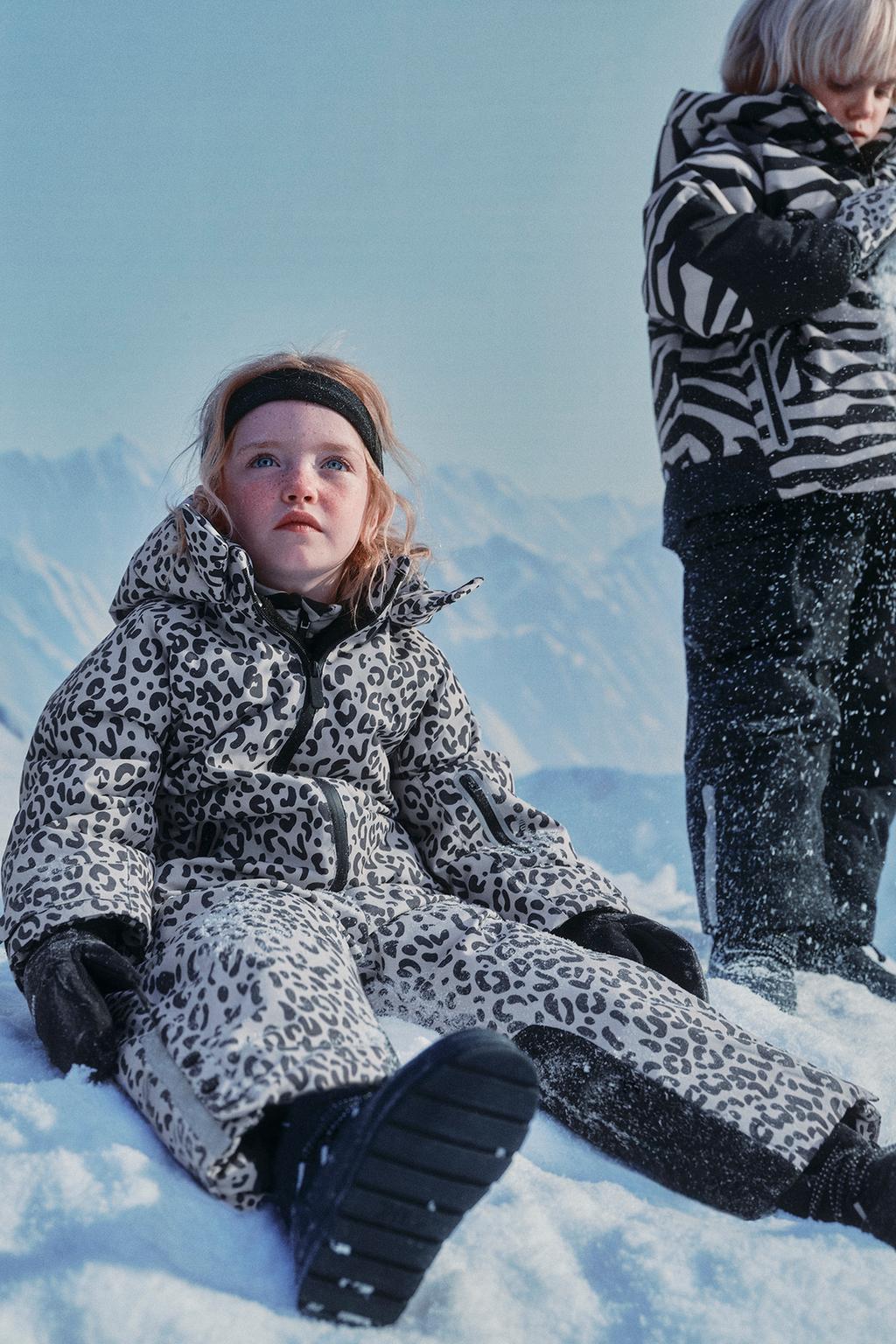 НЕПРОМОКАЕМЫЙ ВЕТРОЗАЩИТНЫЙ КОМБИНЕЗОН С АНИМАЛИСТИЧЕСКИМ ПРИНТОМ