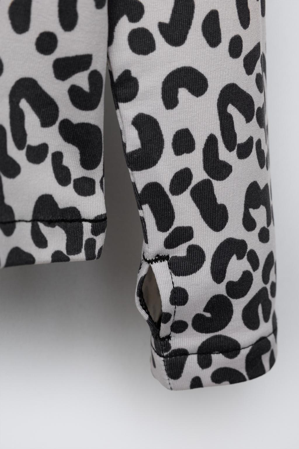 ТЕРМОФУТБОЛКА С ДЫШАЩЕЙ ТКАНЬЮ И АНИМАЛИСТИЧЕСКИМ ПРИНТОМ