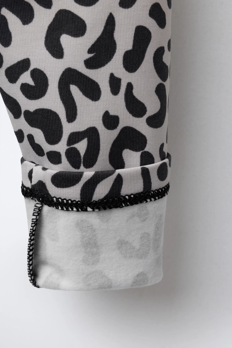 Леггинсы с животным принтом из дышащей ткани