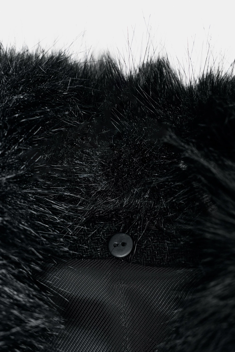 Пальто из шерсти с отделкой из искусственного меха