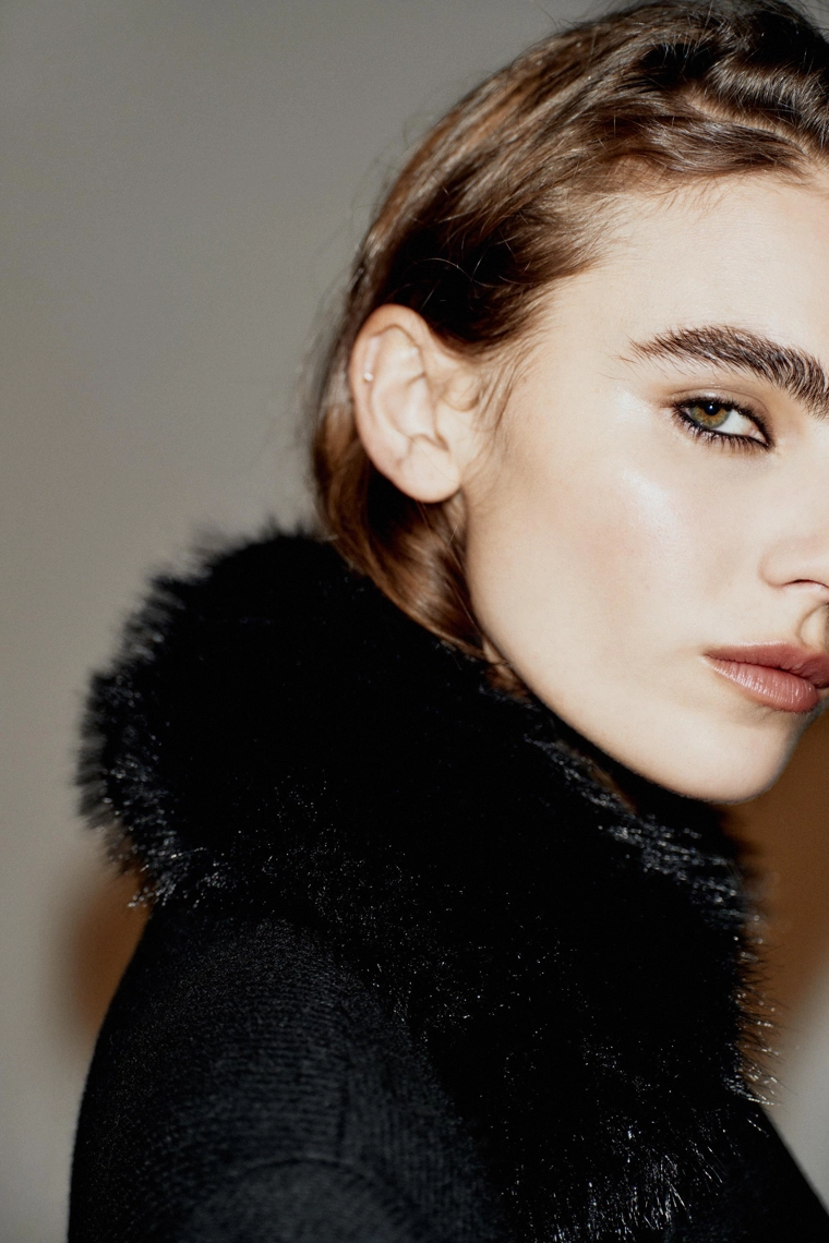 Пальто из шерсти с отделкой из искусственного меха