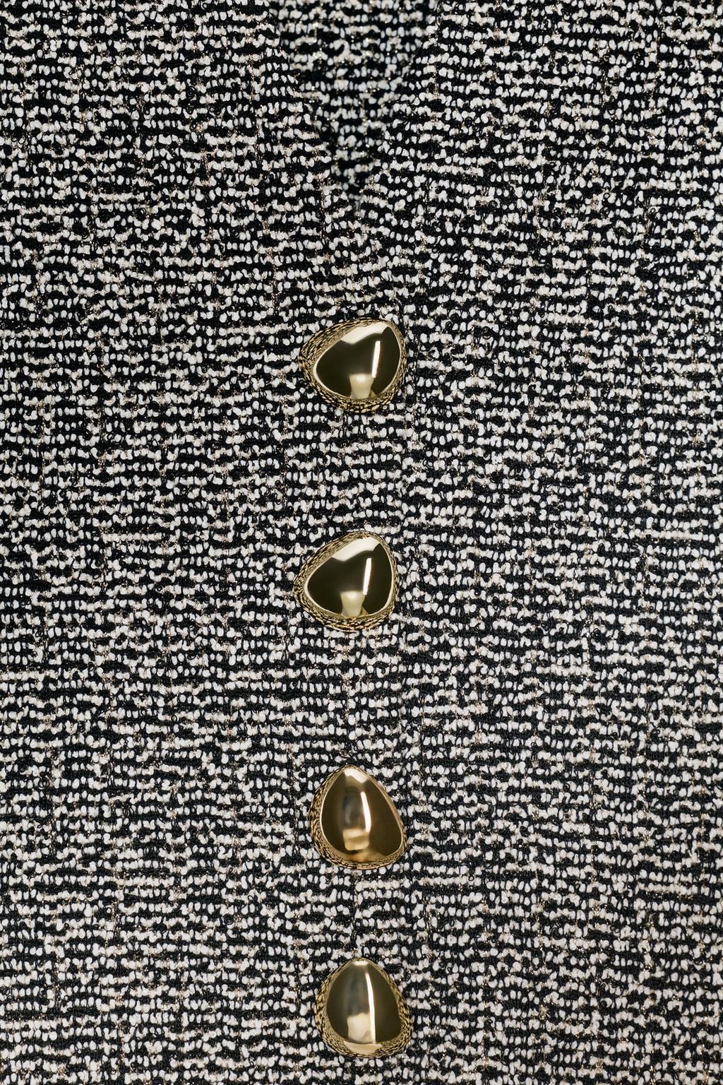 ЖИЛЕТ ИЗ РЕЛЬЕФНОЙ ТКАНИ С ПУГОВИЦАМИ