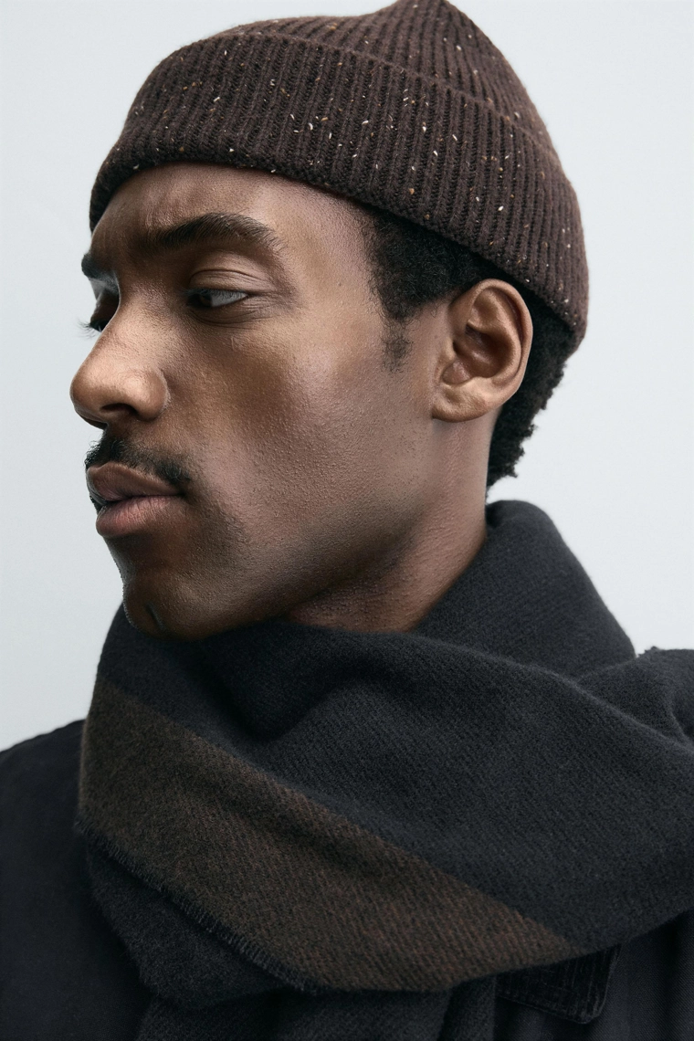 Шапка-бини короткая структурированная