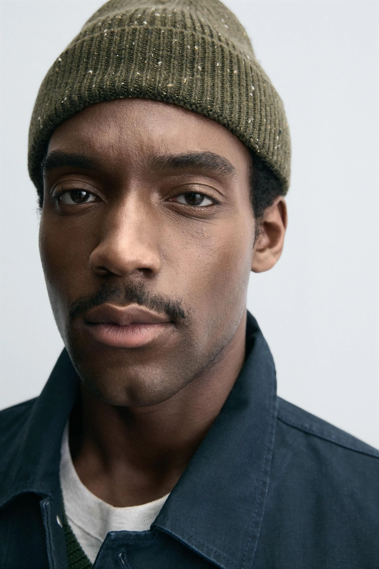 Шапка-бини из текстурированной пряжи