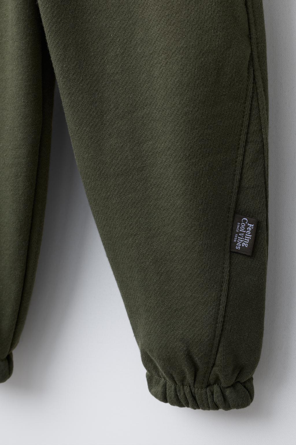 БРЮКИ-ДЖОГГЕРЫ С ЭТИКЕТКОЙ