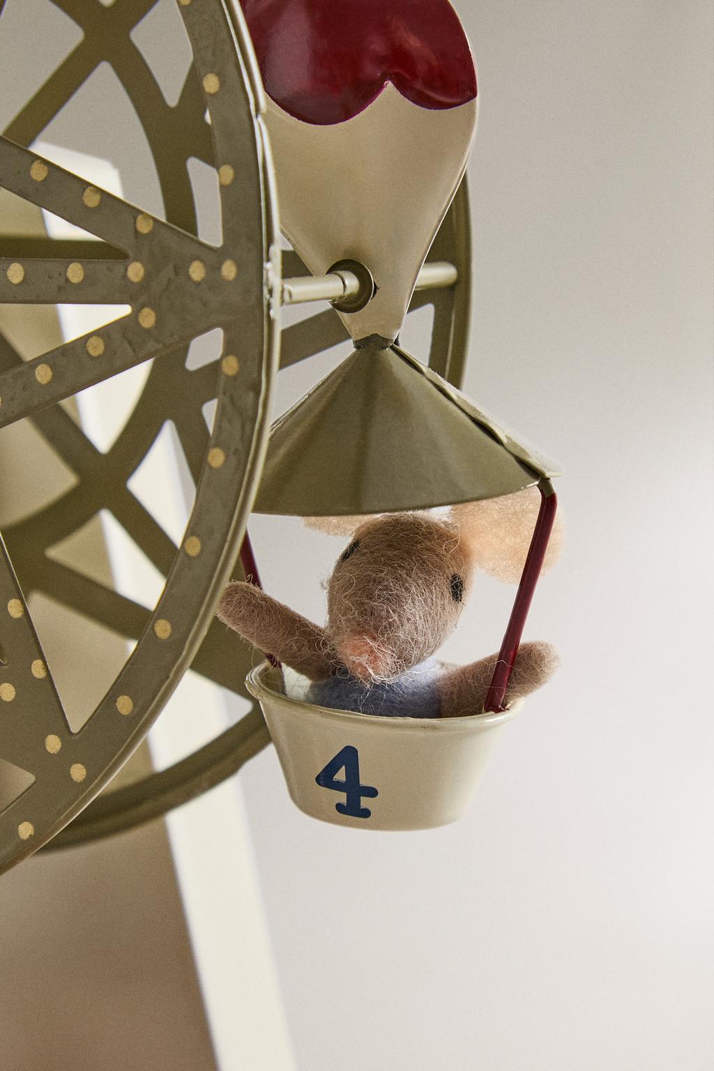 Музыкальное колесо обозрения в новогоднем стиле