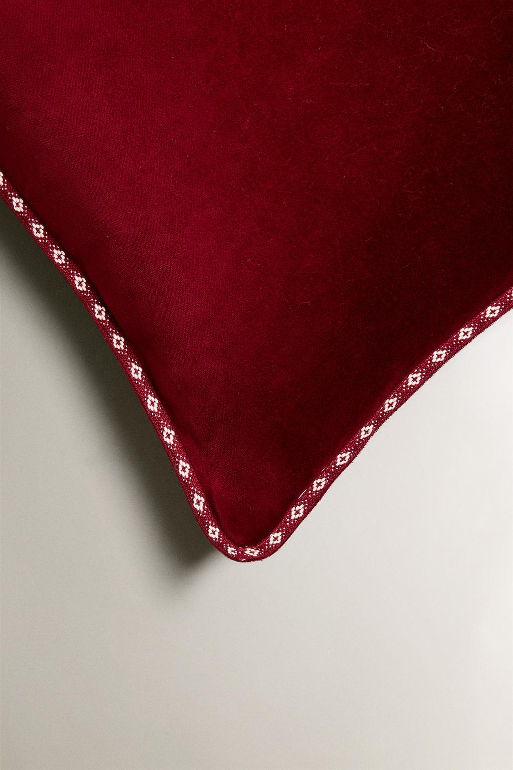 Вельветовая рождественская наволочка с деталями на краю
