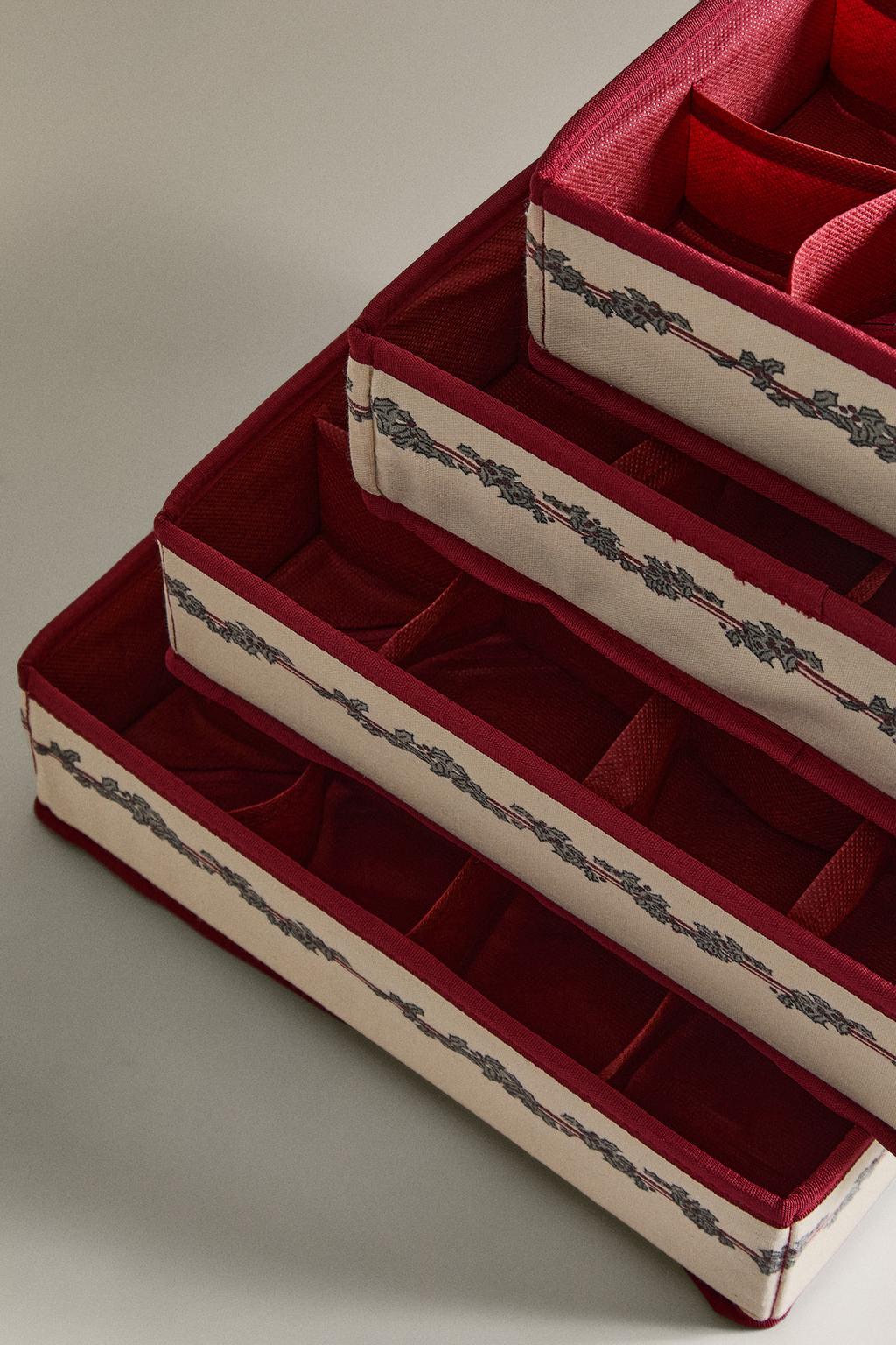 Коробка для хранения новогодних украшений