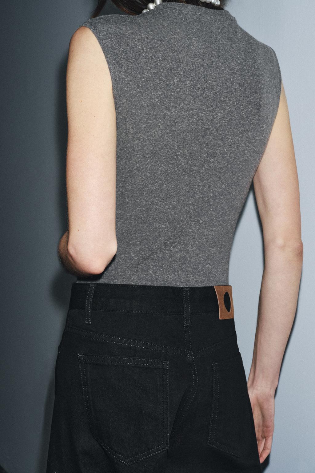 МЯГКОЕ БОДИ С ВОРОТНИКОМ-СТОЙКОЙ