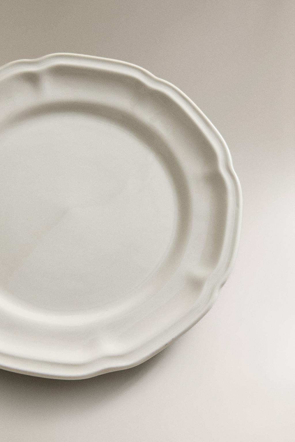 Фарфоровый десертный тарелка