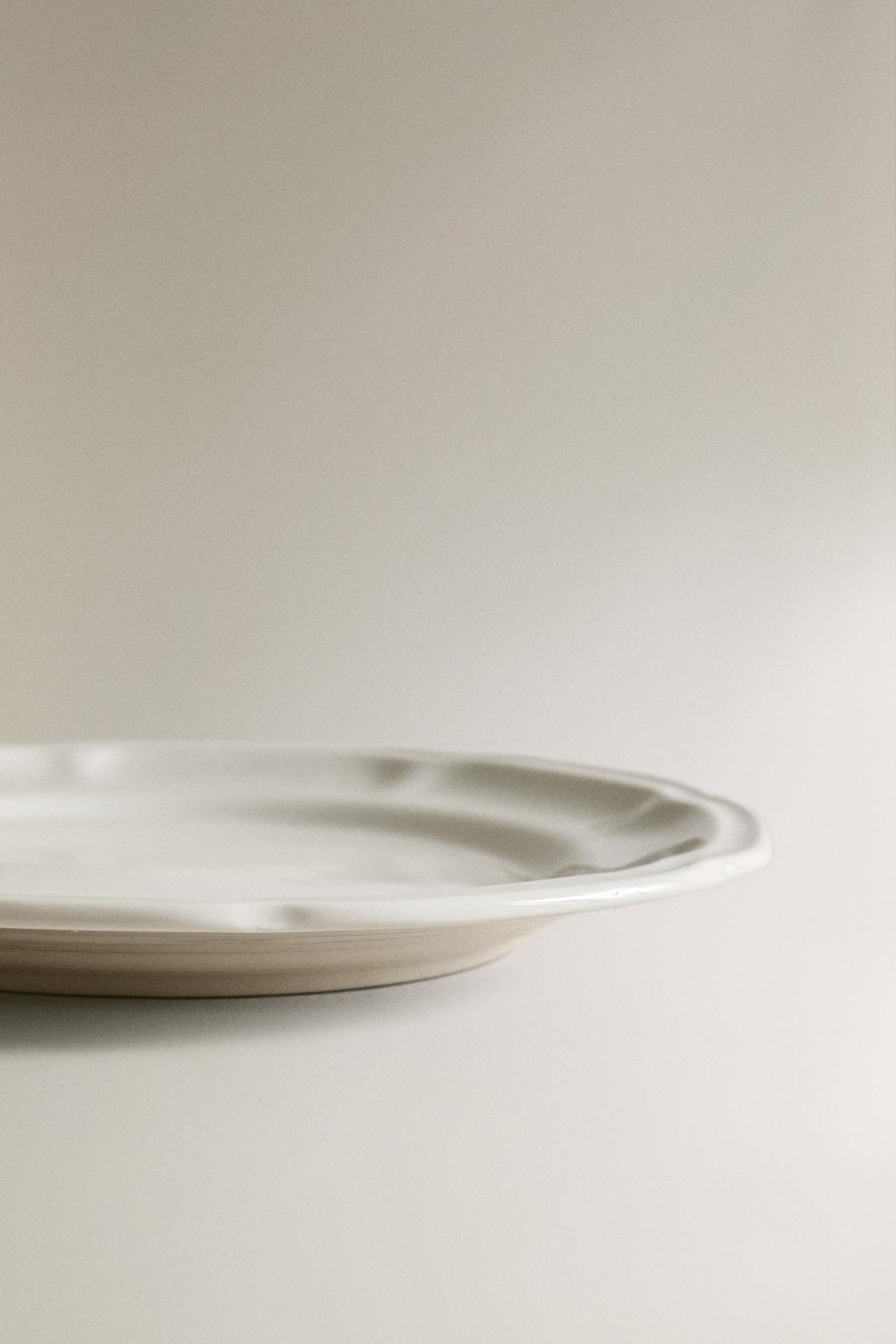 Фарфоровый десертный тарелка