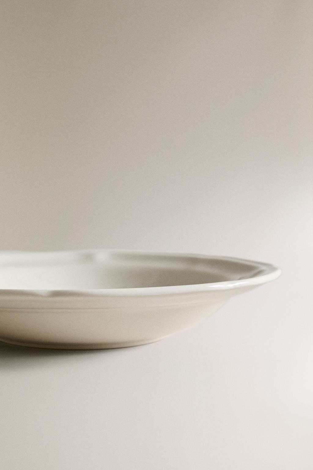 Суповая тарелка из фарфора