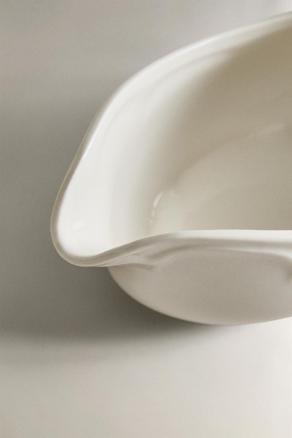 Cоусник из фарфора с объемным дизайном