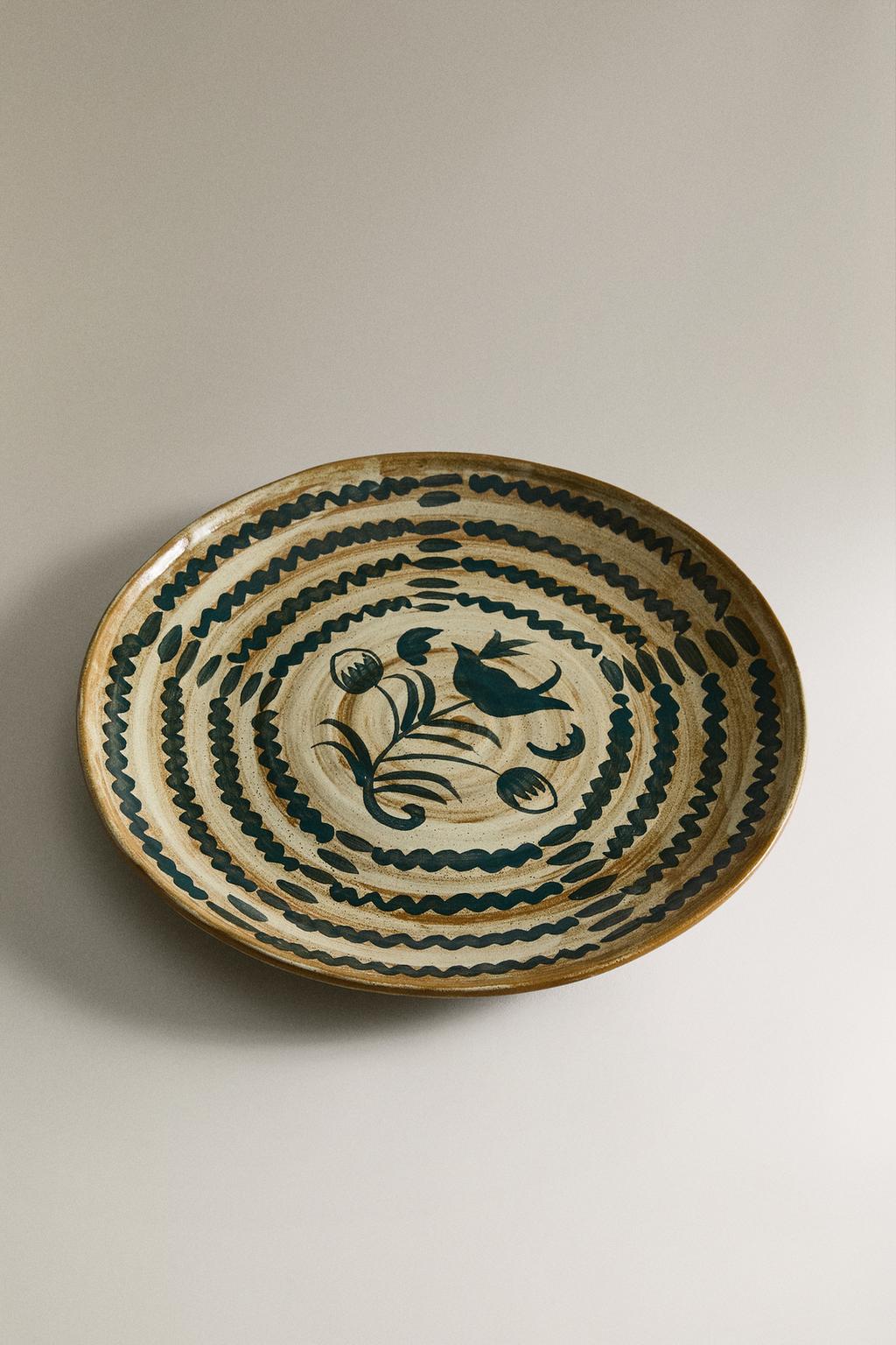 Круглая керамическая поднос для сервировки с цветочным узором