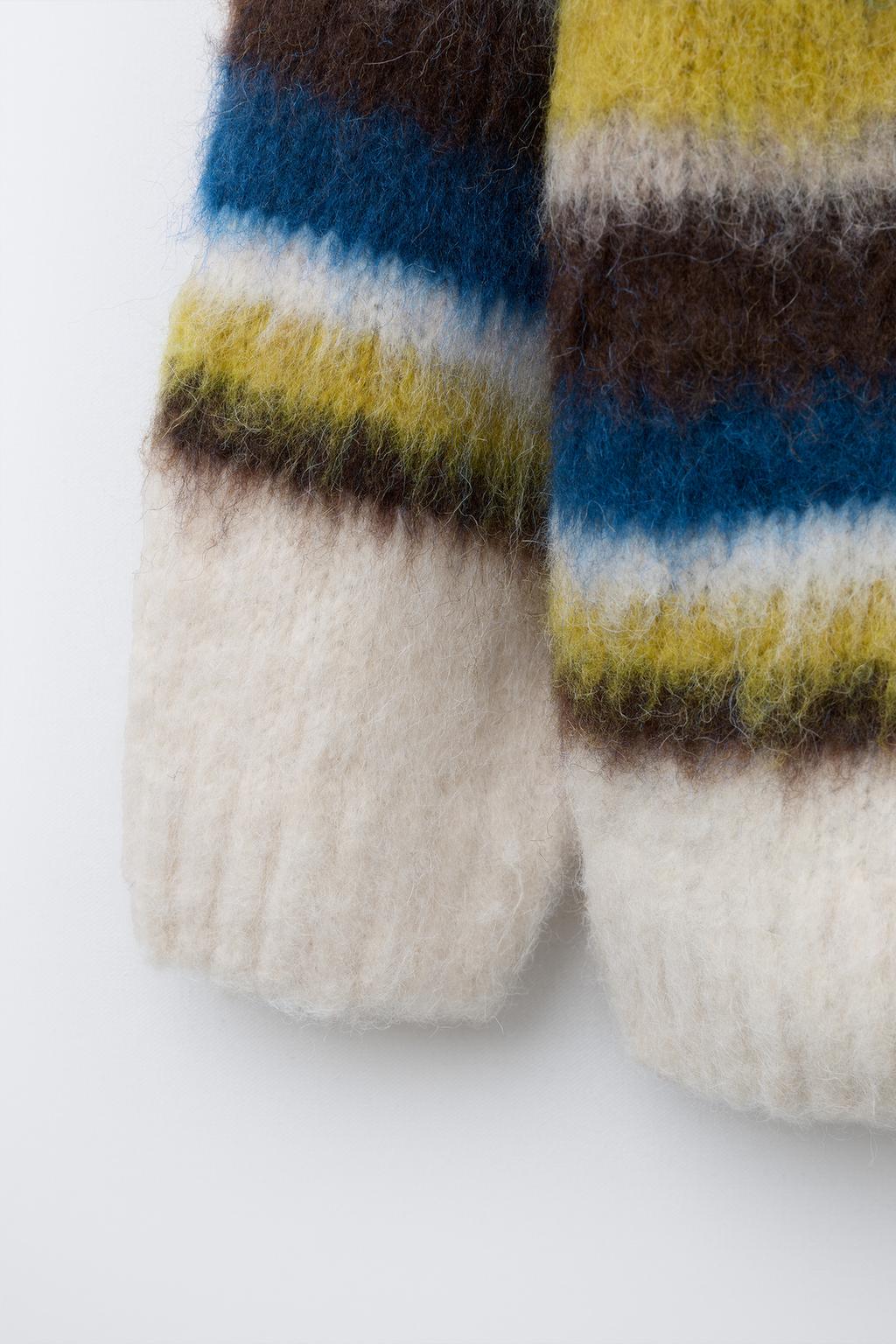 ВЯЗАНЫЙ СВИТЕР В ПОЛОСКУ