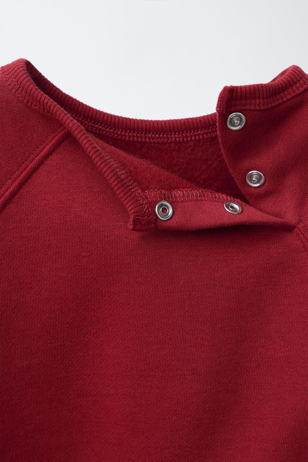 КОМПЛЕКТ ИЗ ТОЛСТОВКИ С МАХРОВОЙ АППЛИКАЦИЕЙ И БРЮК-ДЖОГГЕРОВ