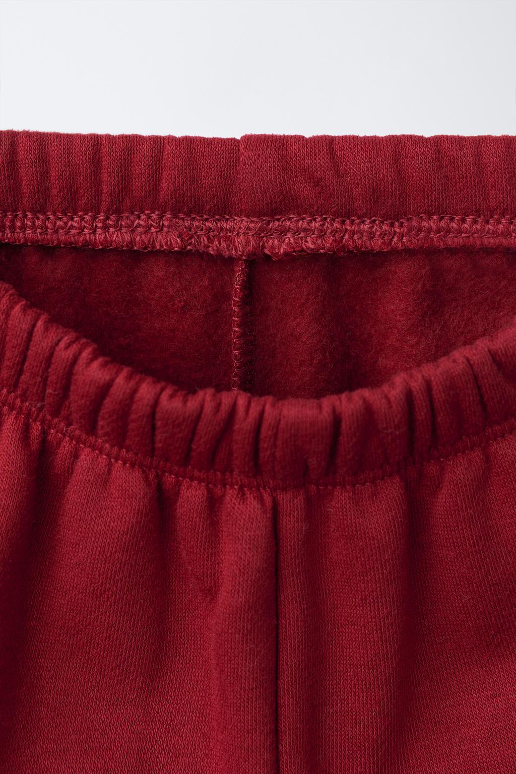 КОМПЛЕКТ ИЗ ТОЛСТОВКИ С МАХРОВОЙ АППЛИКАЦИЕЙ И БРЮК-ДЖОГГЕРОВ