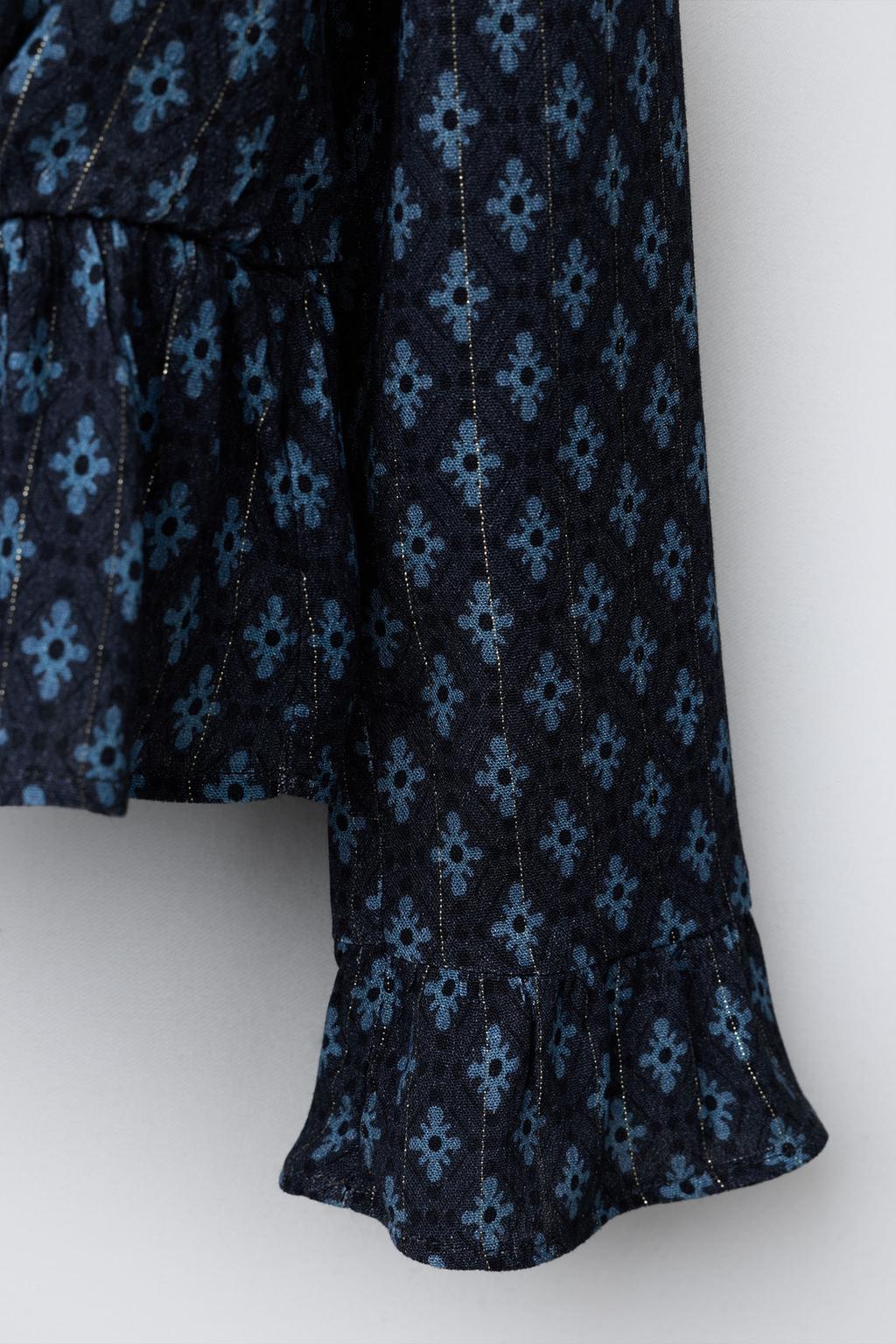 РУБАШКА С ЦВЕТОЧНЫМ ПРИНТОМ И БЛЁСТКАМИ