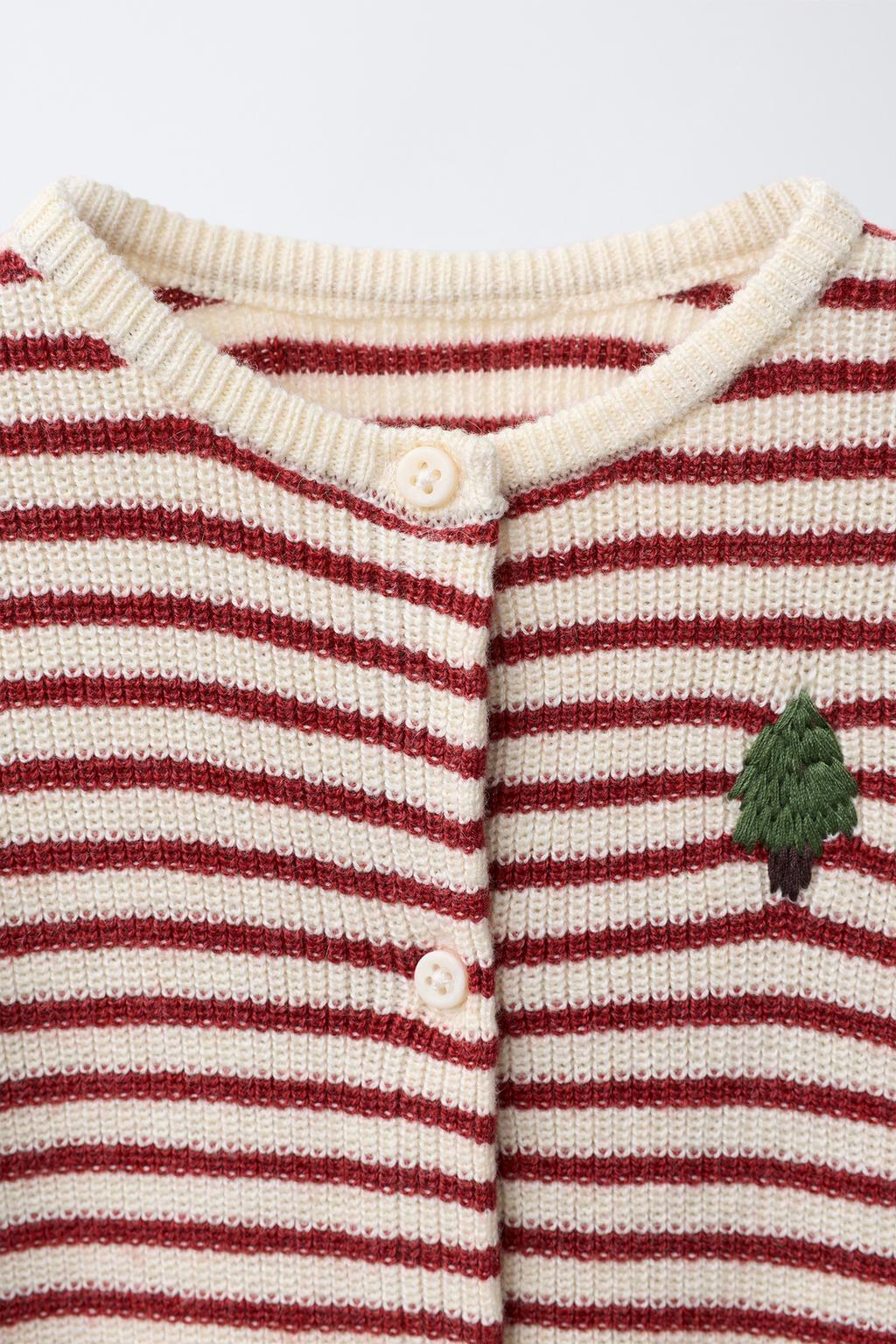 ВЯЗАНЫЙ КОМБИНЕЗОН В ПОЛОСКУ С ВЫШИТЫМ ДЕРЕВОМ