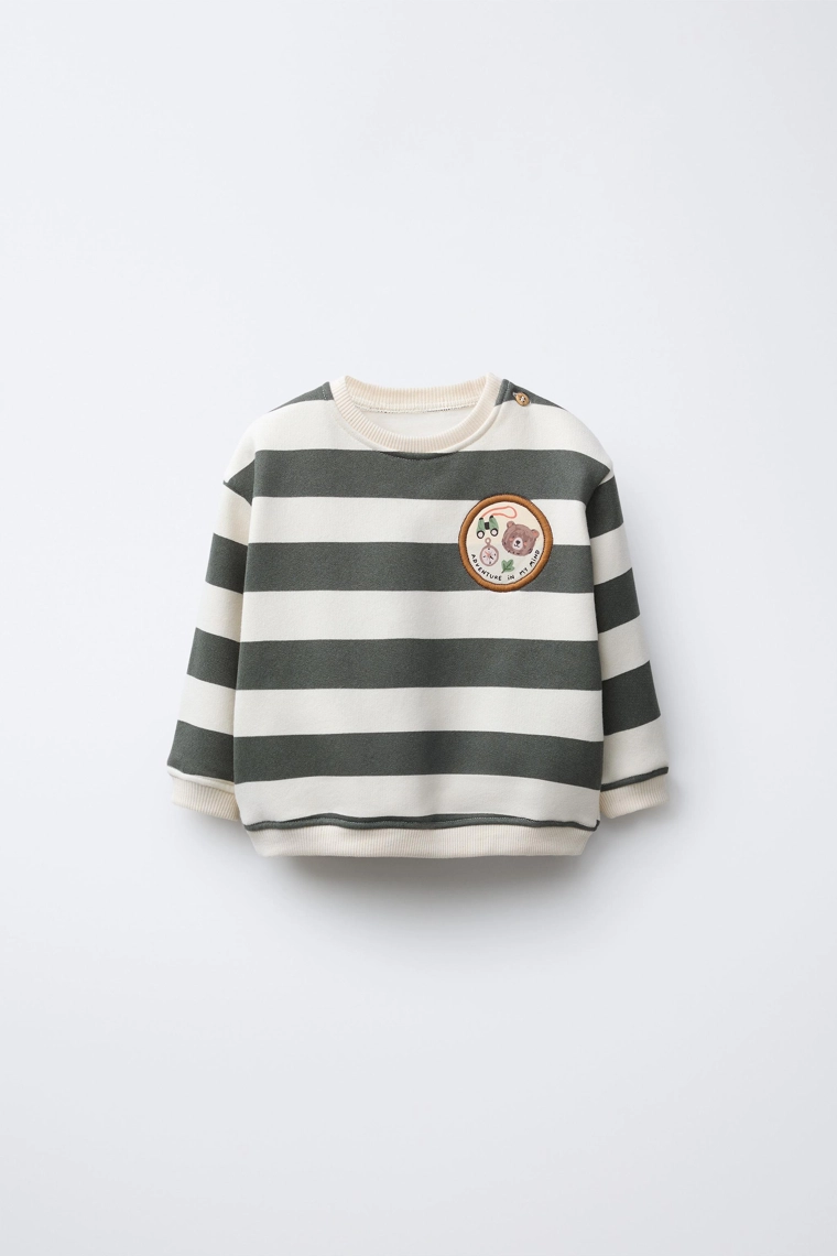 Полосатый свитшот с нашитным медвежонком