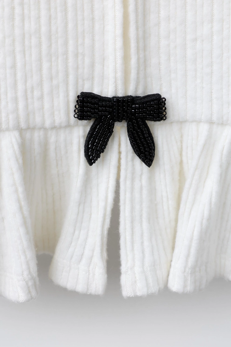 Футболка из мягкого ребристого материала с бантами