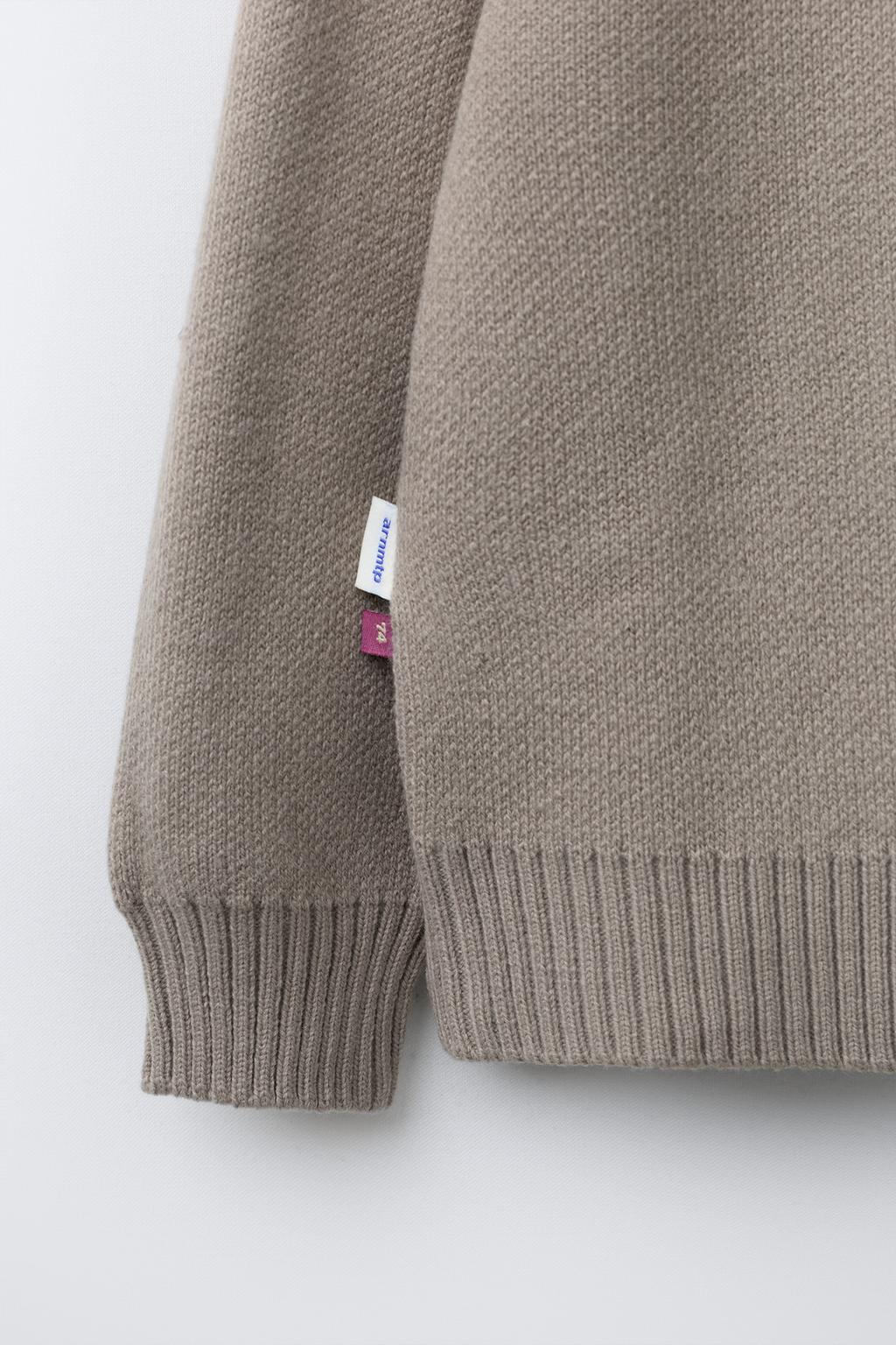 ВЯЗАНЫЙ ДЖЕМПЕР С ТЕКСТОВЫМ ПРИНТОМ