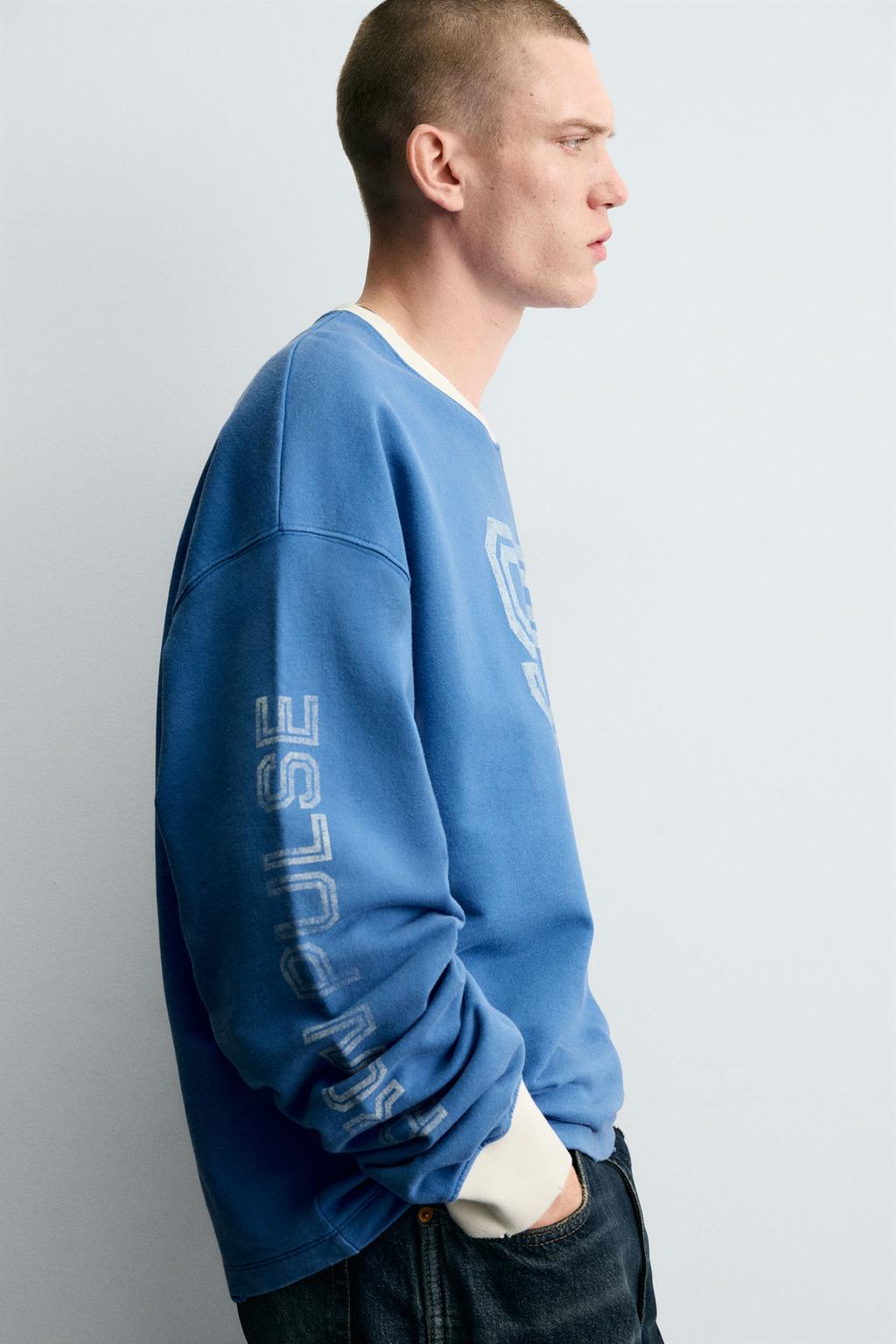 ФУТБОЛКА С ПРИНТОМ И ЭФФЕКТОМ ПОТЕРТОСТИ