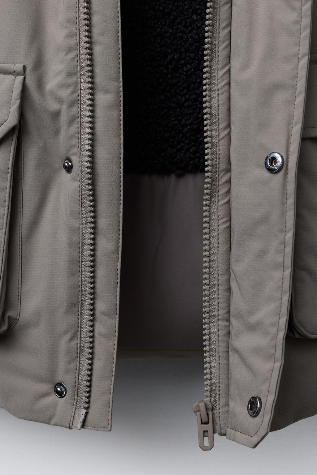 ПАРКА С КАПЮШОНОМ И СЪЕМНЫМ ИСКУССТВЕННЫМ МЕХОМ WATER REPELLENT