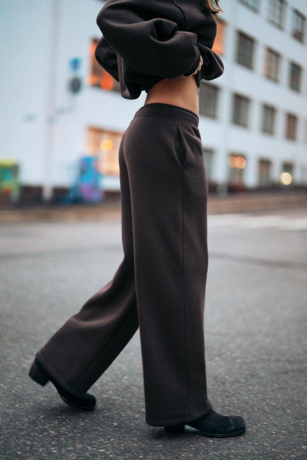 БАЗОВЫЕ ПРЯМЫЕ БРЮКИ ИЗ ФУТЕРА С РЕГУЛИРУЕМЫМИ МАНЖЕТАМИ