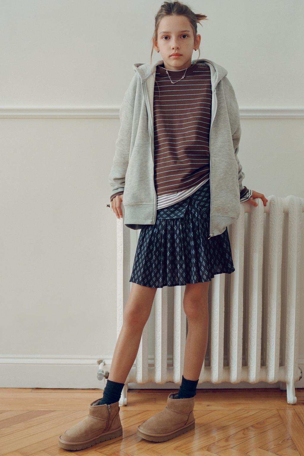 ЮБКА-ШОРТЫ С ЦВЕТОЧНЫМ ПРИНТОМ И БЛЕСКОМ