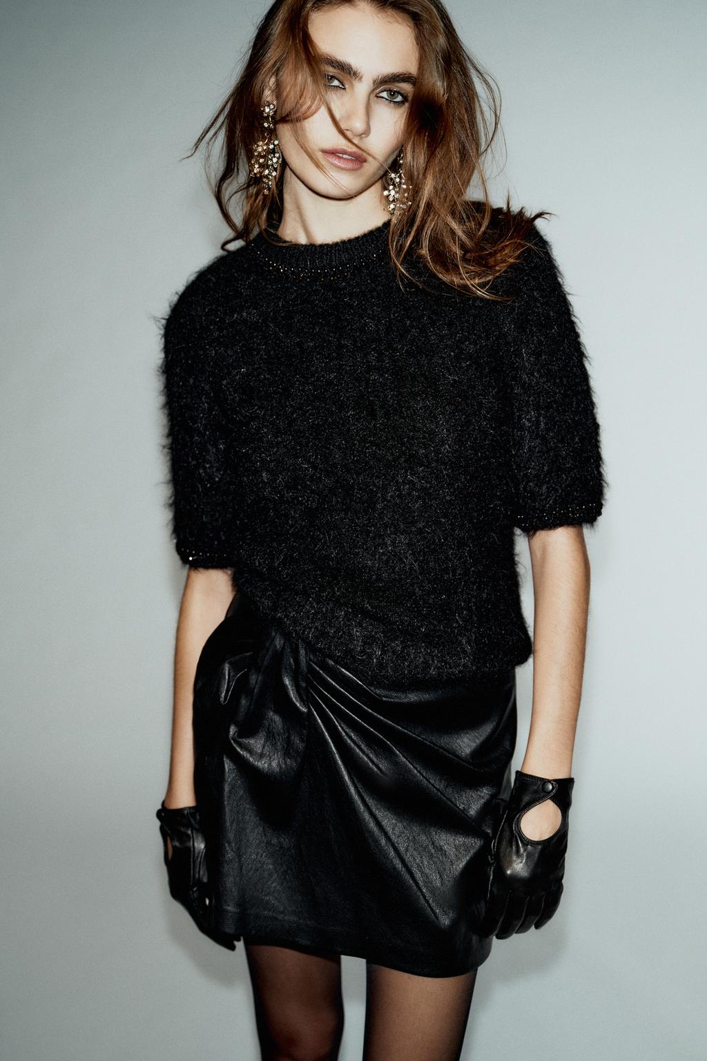 ЮБКА-ШОРТЫ ИЗ ИСКУССТВЕННОЙ КОЖИ СО СКЛАДКАМИ