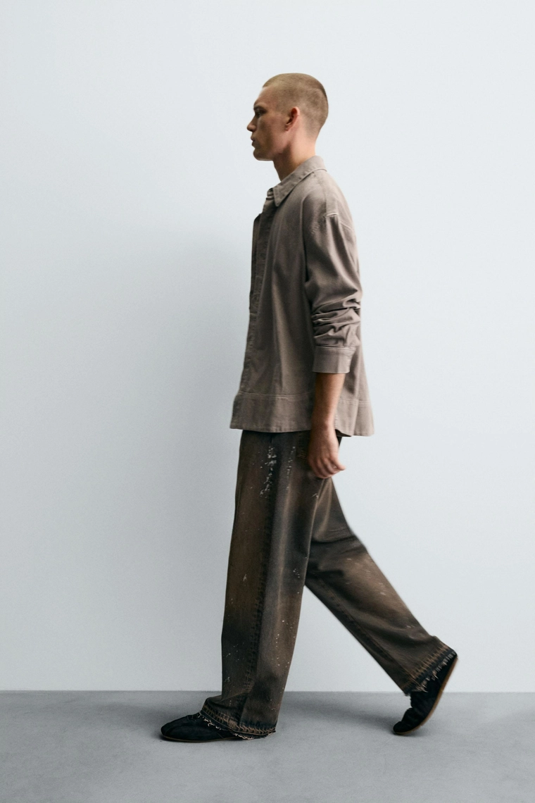 Джинсы свободного кроя с брызгами краски