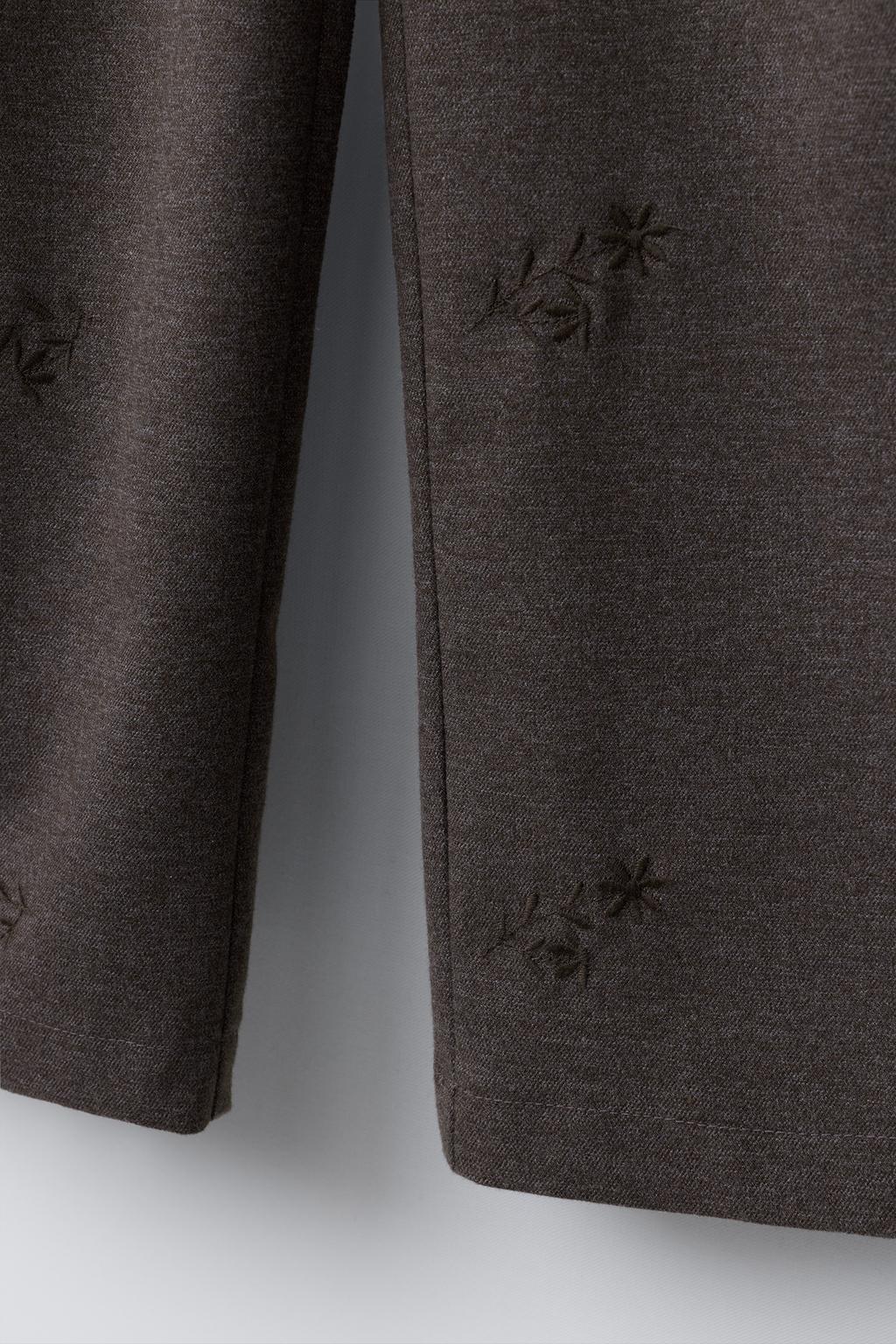 МЯГКИЕ БРЮКИ BARREL С ВЫШИВКОЙ ЦВЕТОВ