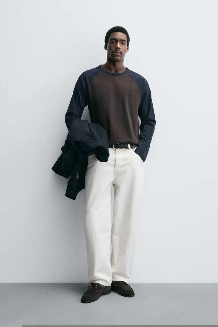 Футболка с блоками цветов и реглаными рукавами