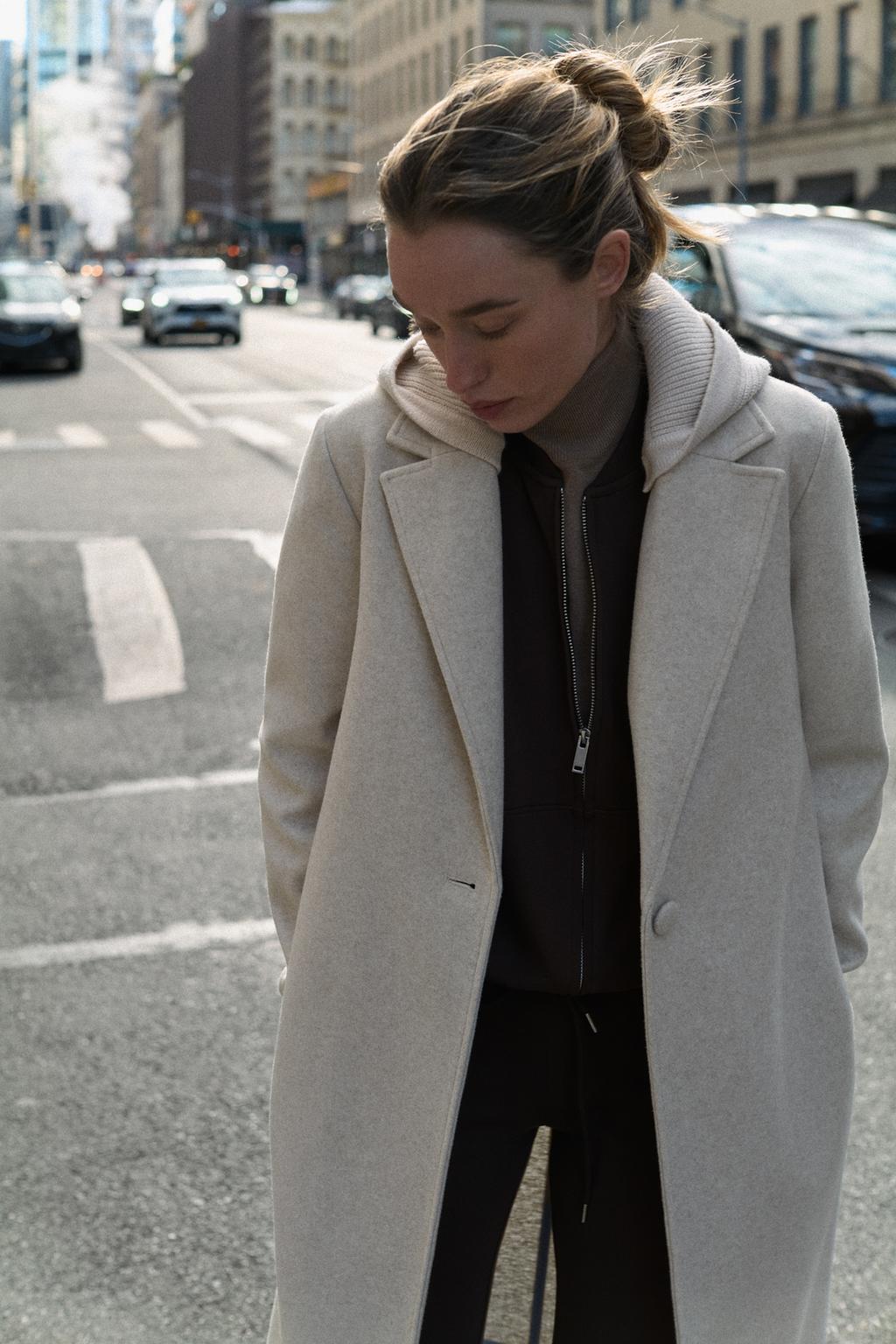 ПАЛЬТО ИЗ МЯГКОЙ ТКАНИ С КАПЮШОНОМ