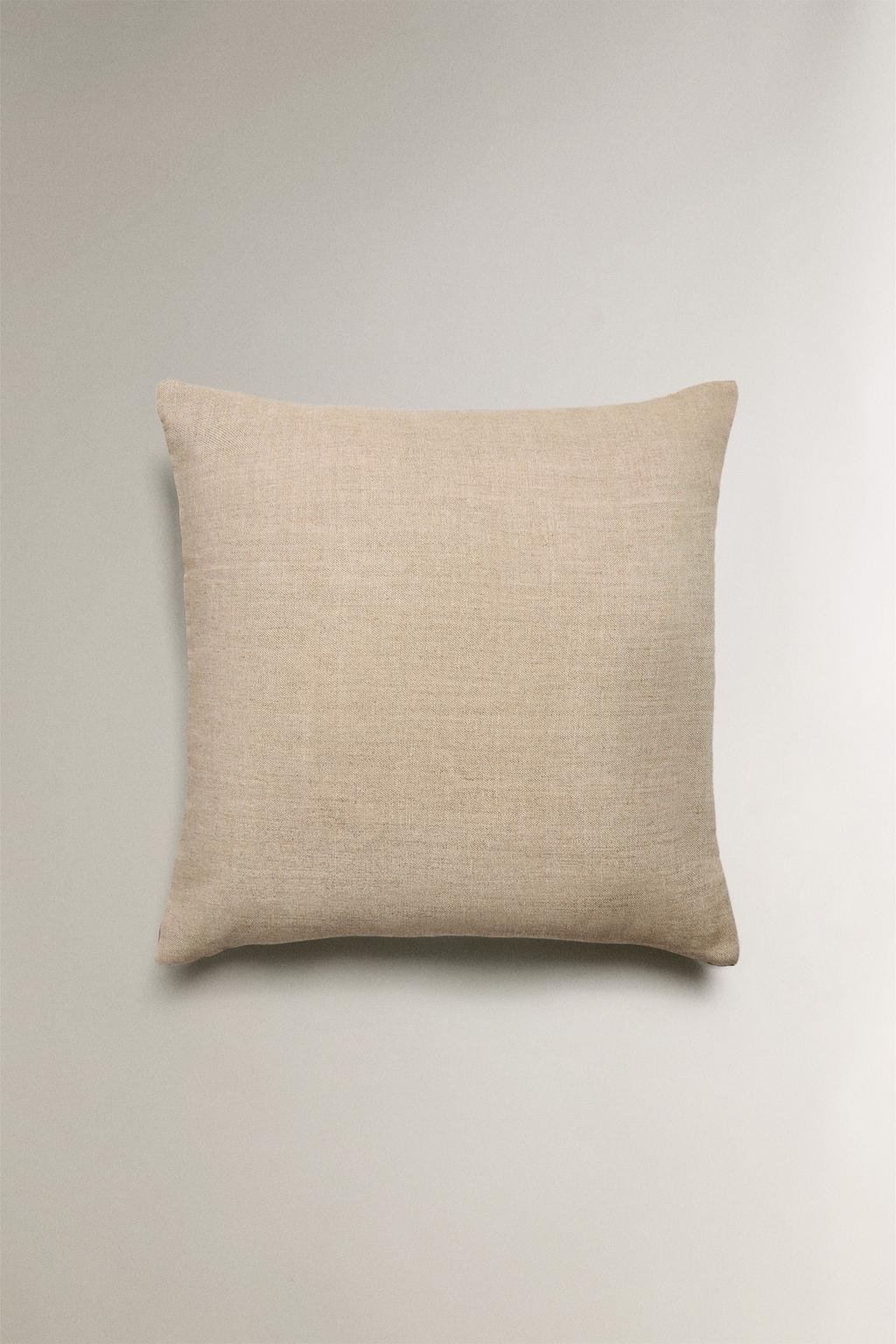 Подушка с цветочным принтом