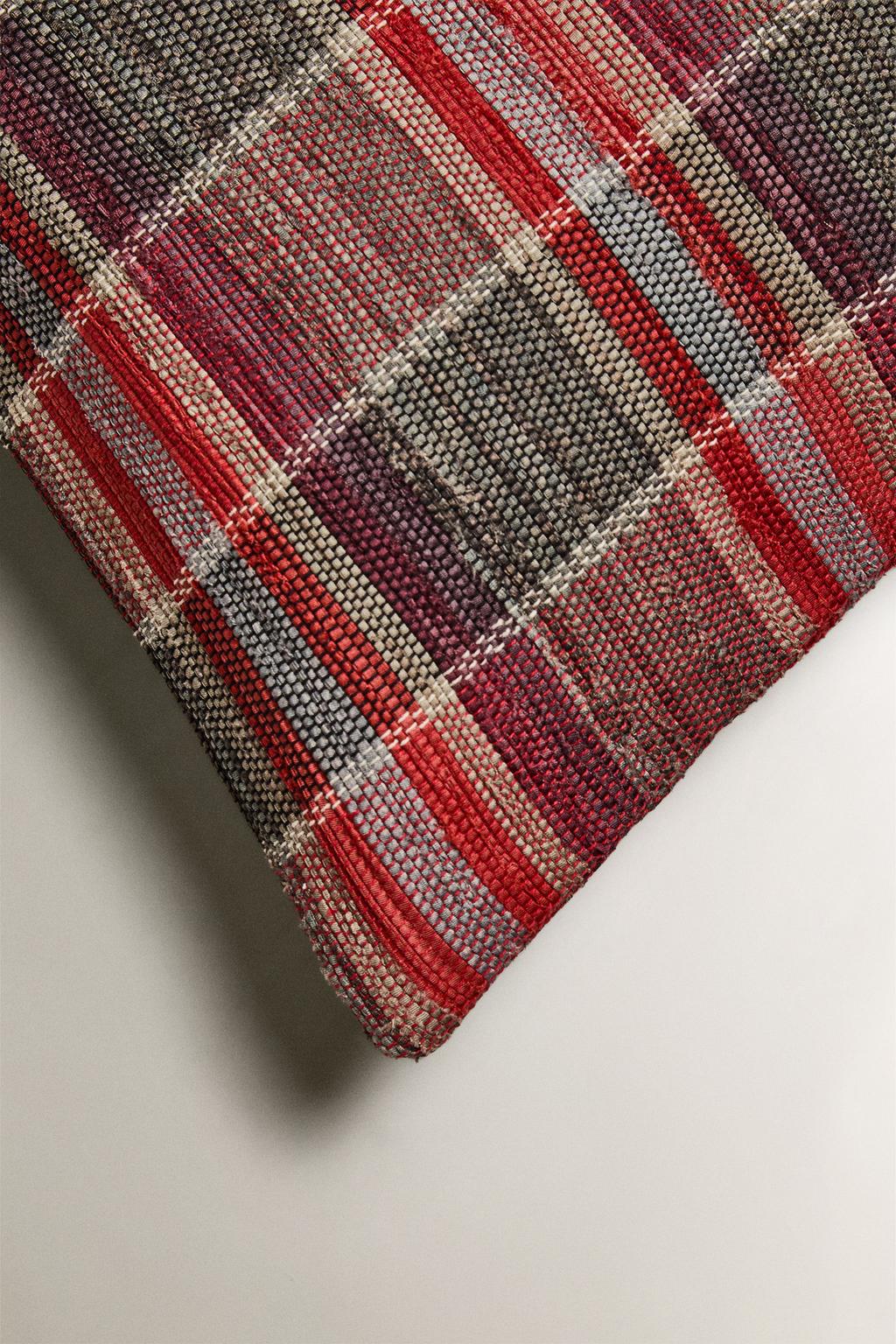 Чехол подушки в клетку