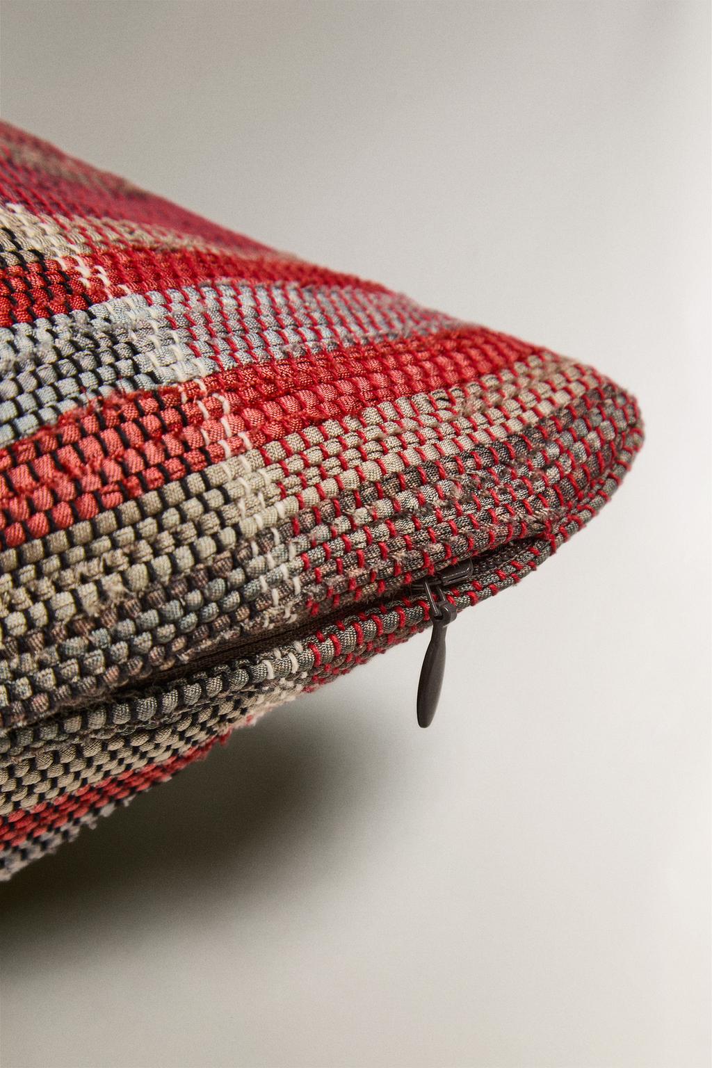 Чехол подушки в клетку