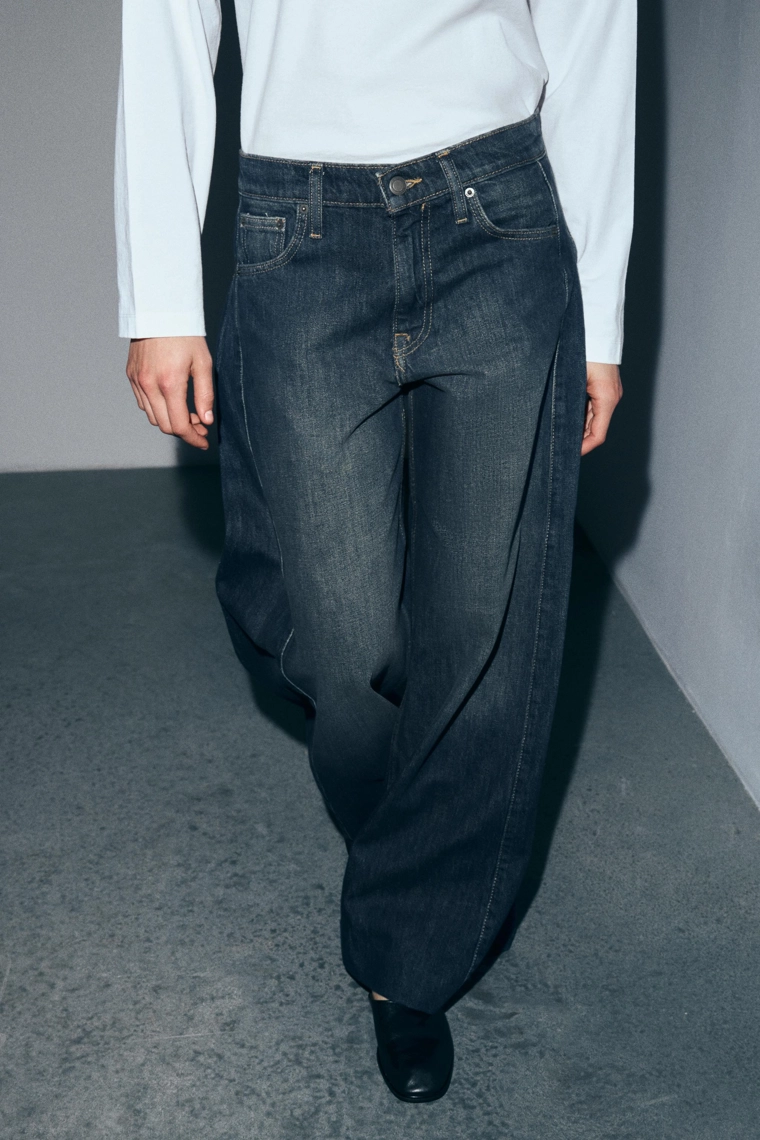 Джинсы средней посадки с широкими складками по бокам коллекции zw