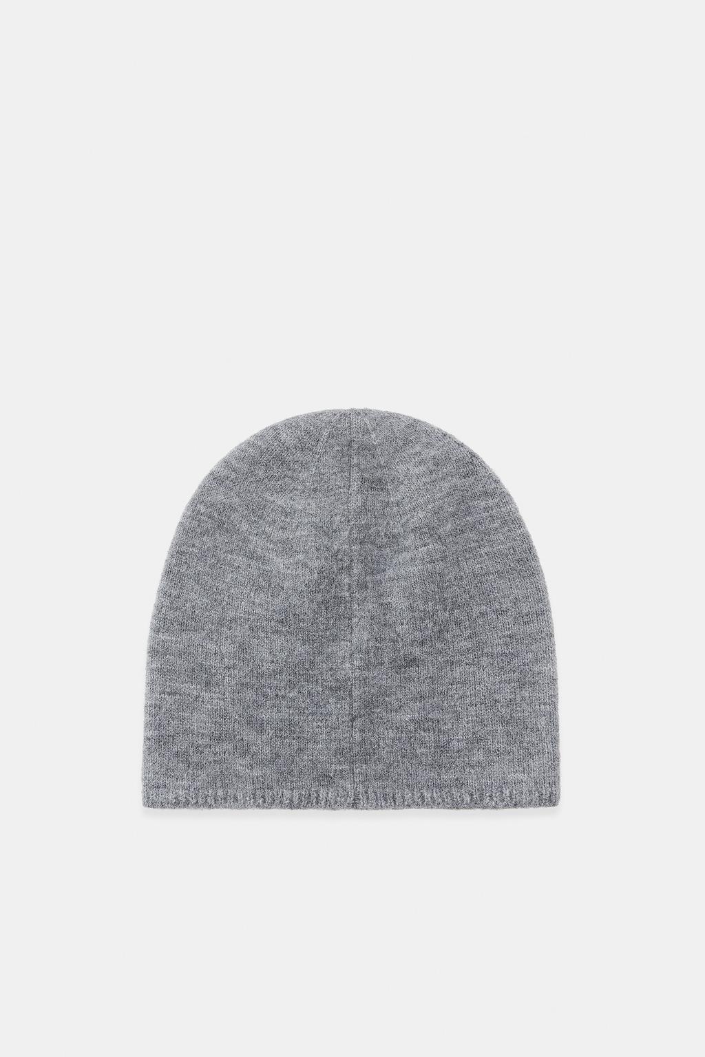 ШАПКА БИНИ С ВЫШИВКОЙ ЦВЕТОВ И БУСИНАМИ