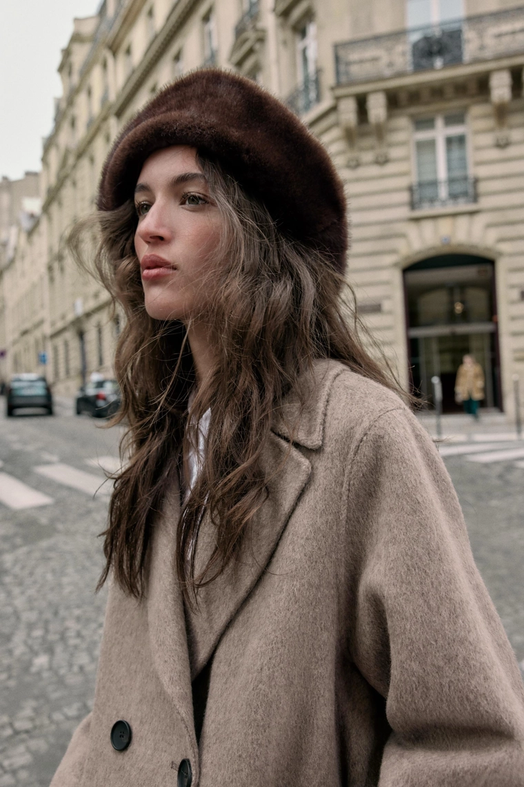 Шапка из искусственного меха с подкладкой из нейлона