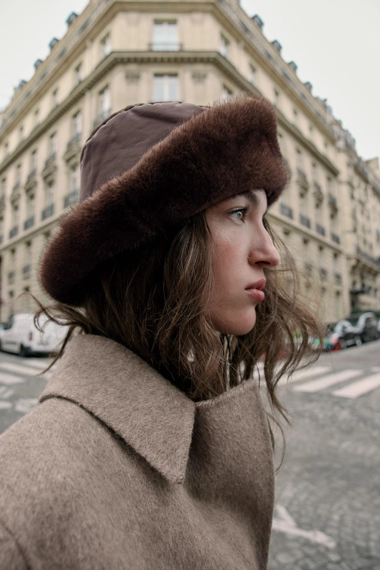 Шапка из искусственного меха с подкладкой из нейлона