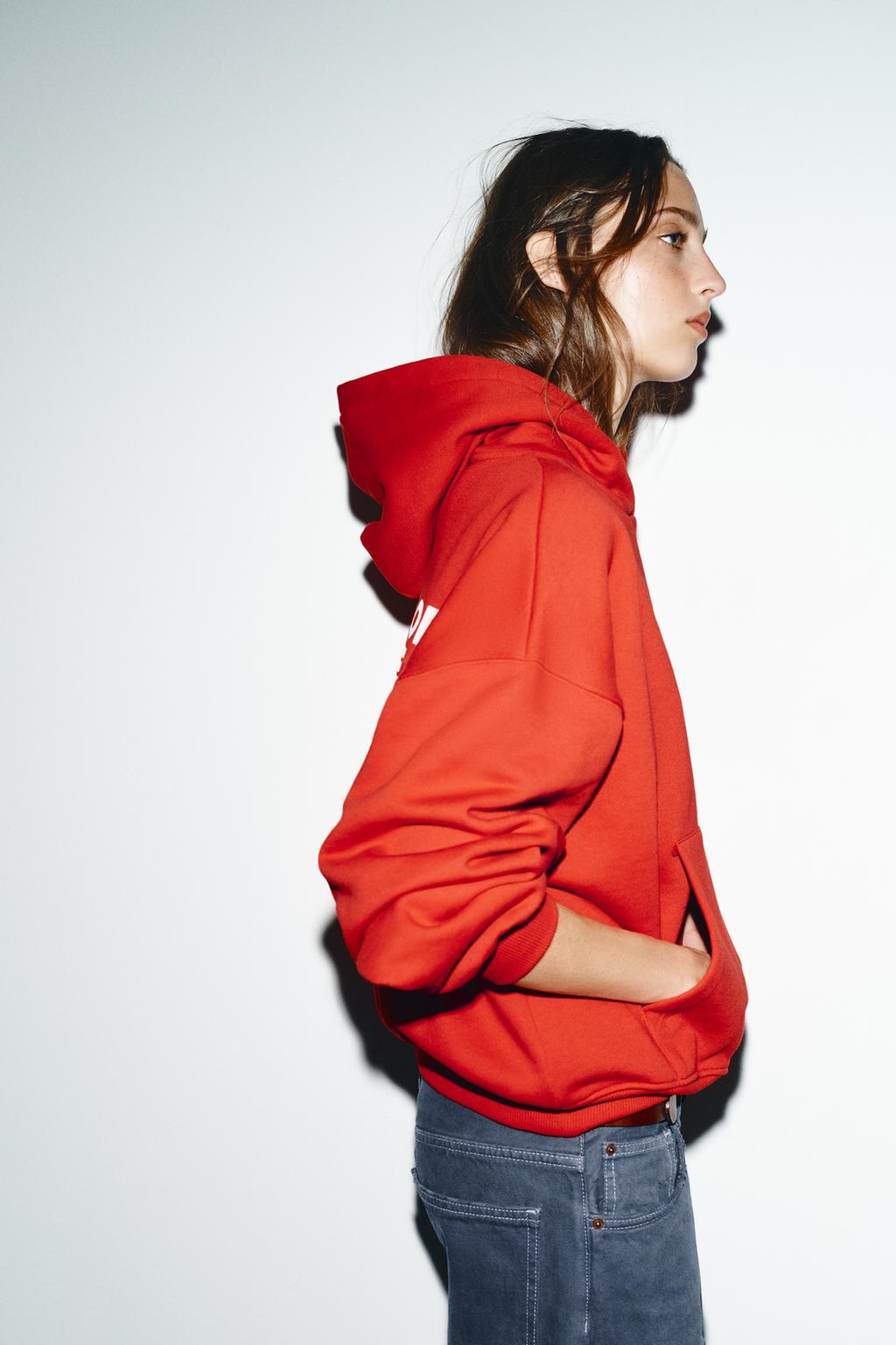 ТОЛСТОВКА С НАДПИСЬЮ И КАПЮШОНОМ