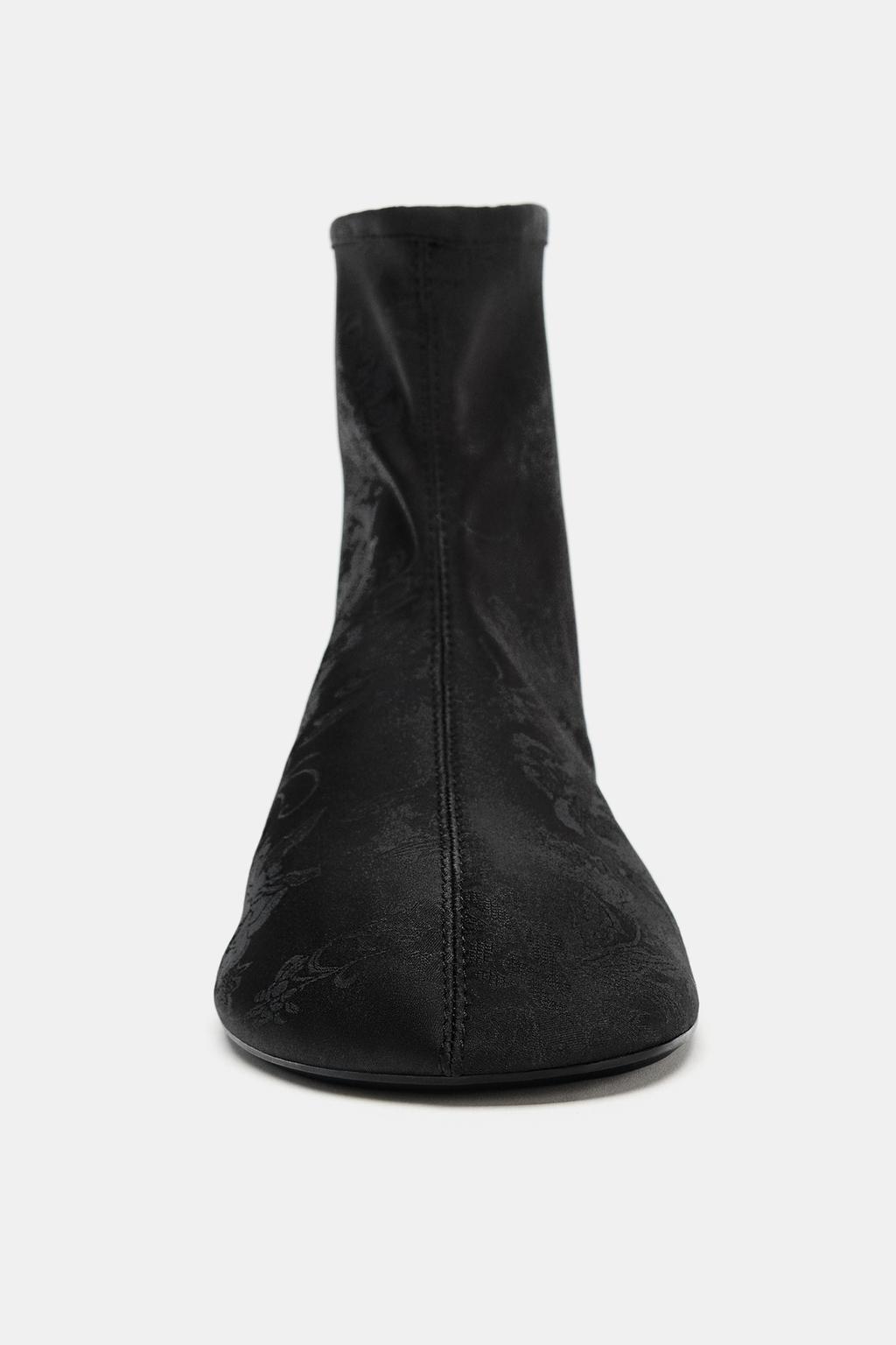 АТЛАСНЫЕ БОТИНКИ НА ПЛОСКОЙ ПОДОШВЕ