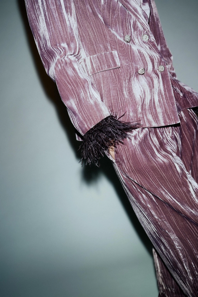 Вельветовый жакет с перьями на двухшерстной пуговице